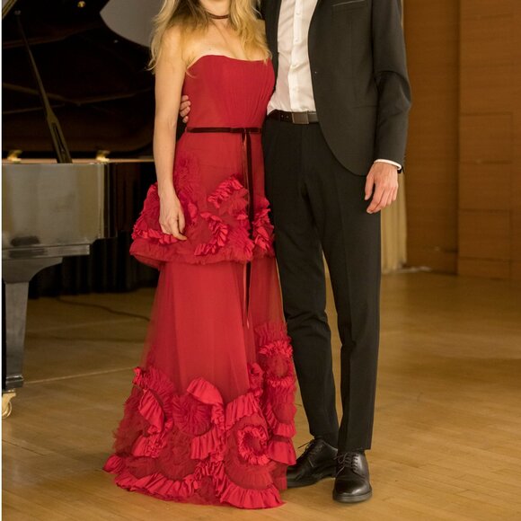 red marchesa two tier evening gown dress sydney sweeney 2019 - Picture 3 of 10